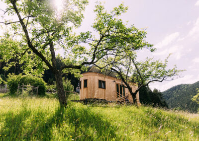 Wohnwagon Mia im Grünen - Tiny House auf nicht genutztem Baugrundstück als Zwischennutzung