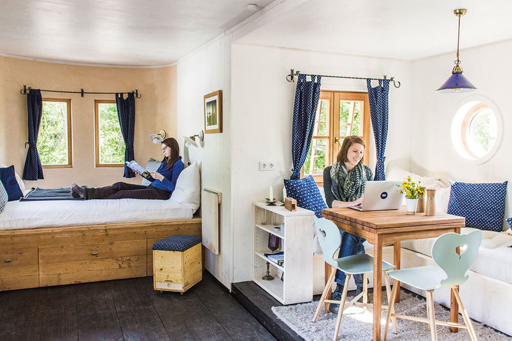 Ausziehbarer Erker im Tiny House erweitert die Raummöglichkeiten