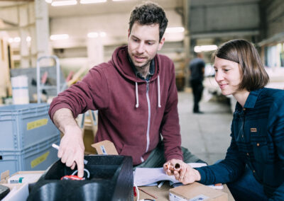 Max und Theresa bei der Planung