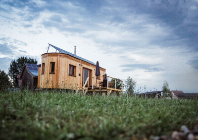 Wohnwagon PAUL steht zum Probewohnen zur Verfügung und freut sich auf seine Gäste / Tiny House in Bayern
